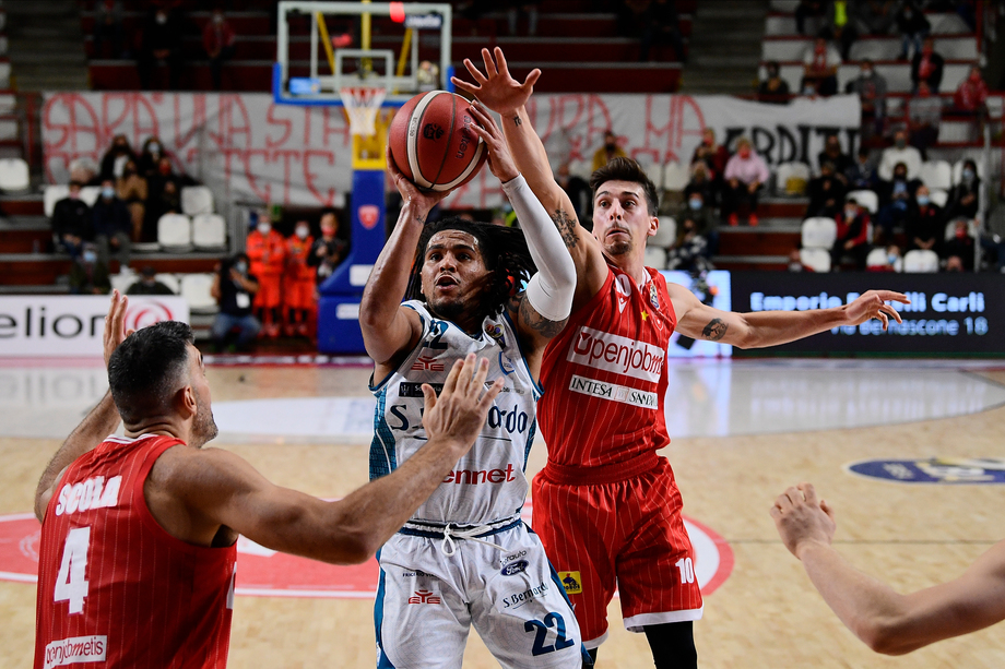 Serie A UnipolSai: la domenica si apre alle 16 con il derby Acqua S.Bernardo Cantù - Openjobmetis Varese