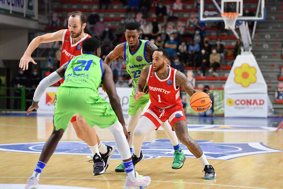 Harrison non fa sconti e guida il Prometey nella rimonta sul Banco di Sardegna Sassari
