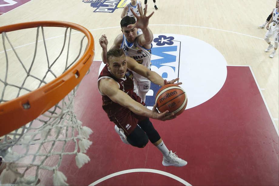 L'Umana conquista la 'bella' con la Vanoli grazie al miglior Tonut di questi playoff (17 punti in 24 minuti)