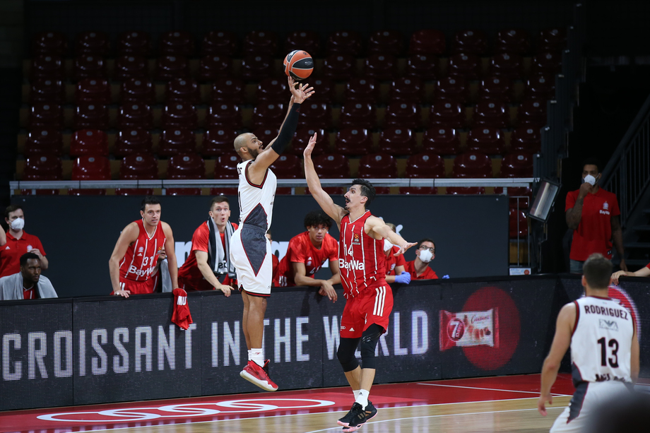 Una tripla di Shavon Shields all'overtime regala a Milano la vittoria a Monaco nell'esordio di Euroleague