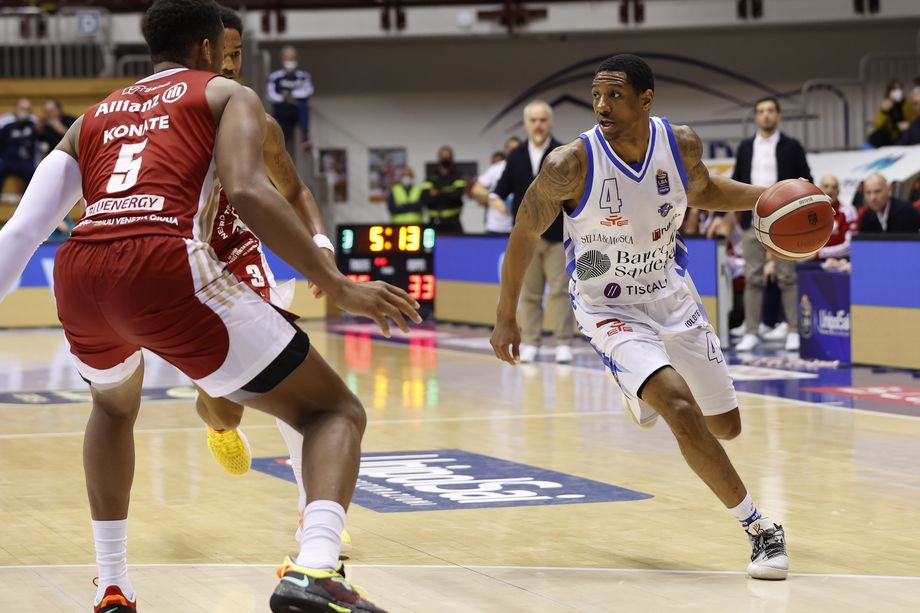 Banco di Sardegna Sassari, nel blitz di Trieste Gerald Robinson ritocca il record societario per assist distribuiti (16)