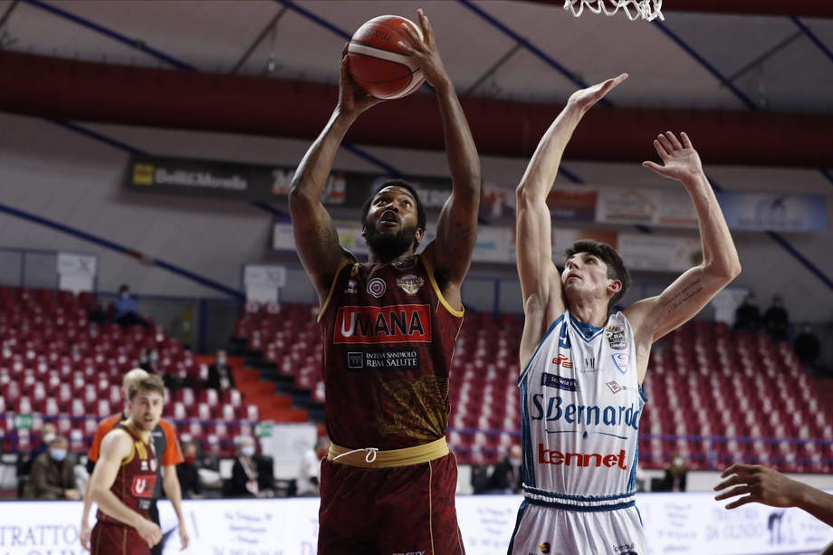Serie A UnipolSai: quinta vittoria consecutiva per l'Umana Reyer Venezia, battuta l'Acqua S.Bernardo Cantù