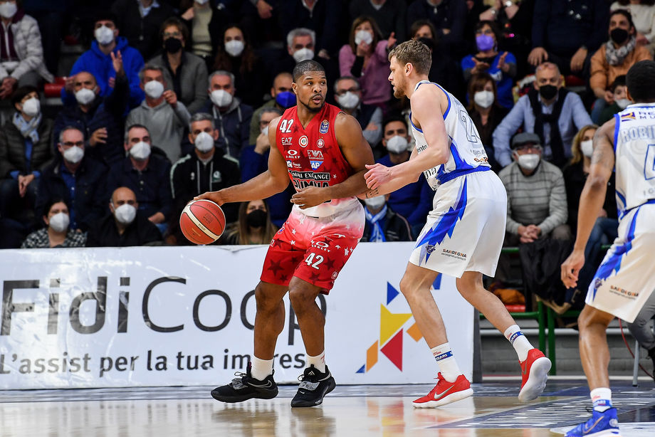 Da sabato riparte la sfida infinita tra A|X Armani Exchange Milano e  Banco di Sardegna Sassari (ore 19 su Rai Play, Eurosport 2 e Discovery+)