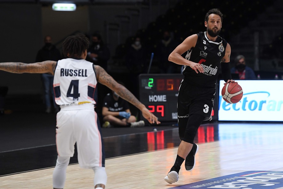 Con Belinelli la Virtus Segafredo Bologna nel finale piega la resistenza della De'Longhi Treviso