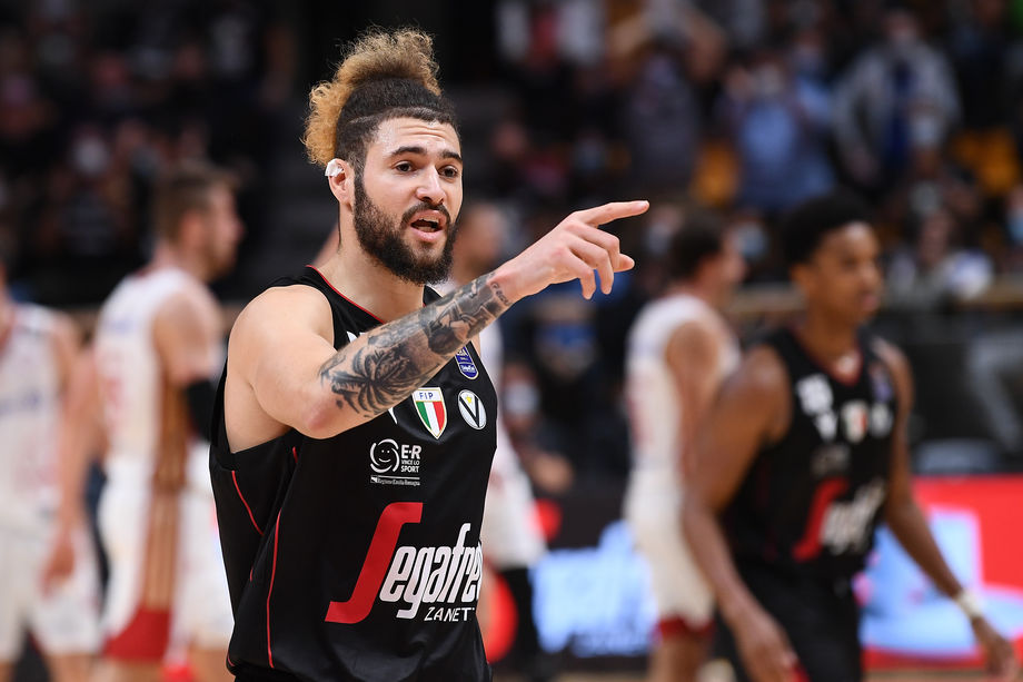 Il personaggio - Isaia Cordinier: “Sogno la NBA, ma ora penso solo alla Virtus”

