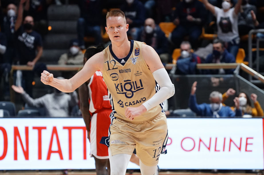 Benzing si scatena nel 4° periodo e la Fortitudo Kigili vince la sfida salvezza contro l’Openjobmetis Varese
