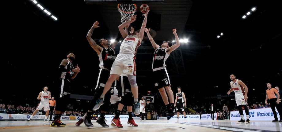 Umana Reyer e Segafredo Virtus, che battaglia! Venezia vince all'overtime per 82-81