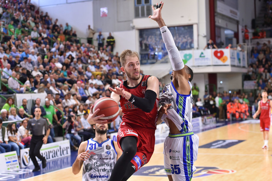 Con Jones Trieste ferma la marcia del Banco di Sardegna