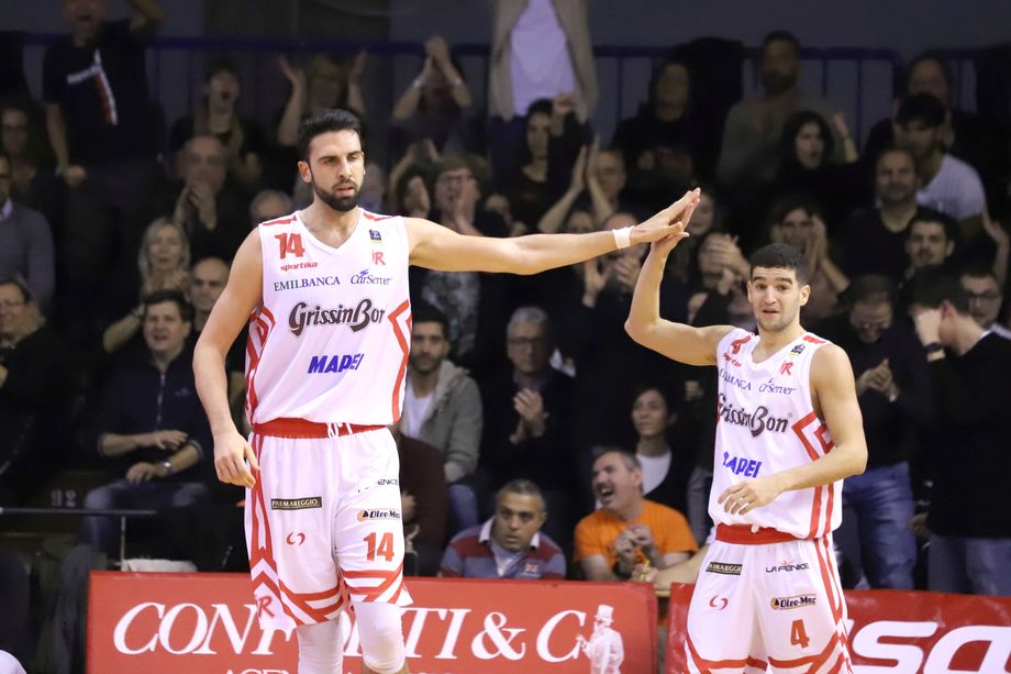 Nell'anticipo Cervi attacca quota 1000 punti con Reggio (ne mancano 10) e De Raffaele  le 100 vittorie in A. Cinciarini a 4 assist da Pittis per il 4° posto nella storia Olimpia