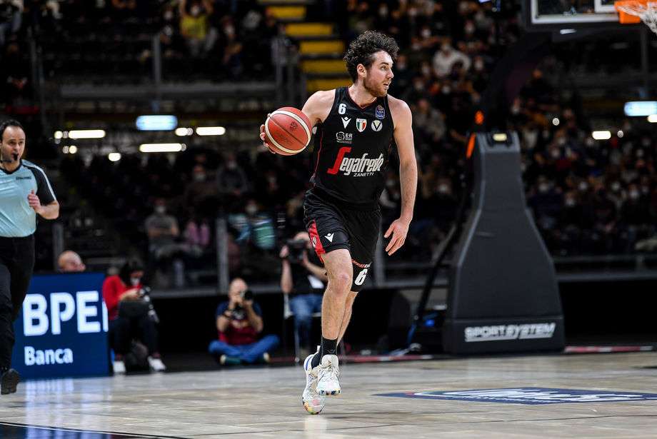 Pajola e i cambiamenti della Virtus Segafredo Bologna: “Bisogna abituarsi alle nuove gerarchie. Hackett e Shengelia? Impossibile non trovarsi bene con loro”