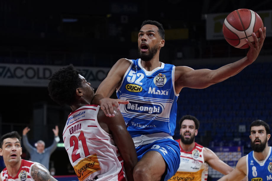 La De'Longhi Treviso vince  anche a Pesaro e vede i playoff