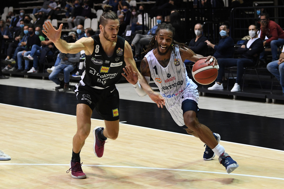 Serie A UnipolSai: alle 17.30 Dolomiti Energia Trentino - Fortitudo Lavoropiù Bologna