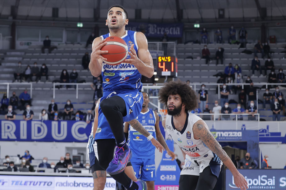 Stasera alle 20.30 il recupero Germani Brescia - Carpegna Prosciutto Pesaro