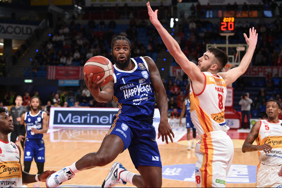 Con Banks, Thompson e Gaspardo l'Happy Casa Brindisi dilaga sul campo di Pesaro