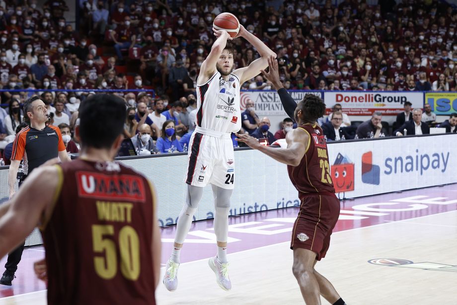 Daum e Sanders inarrestabili, la Bertram Tortona si impone sul campo dell’Umana Reyer Venezia e conduce 2-1 nella serie
