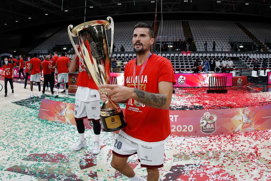 I record dela Supercoppa: Cerella e Cinciarini raggiungono Ress in vetta alle presenze (11).  Il capitano dell'Olimpia unico  sempre presente nel poker milanese