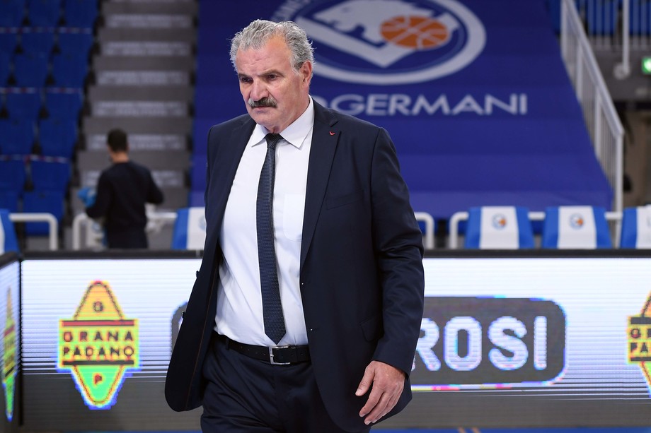 La Fortitudo Bologna esonera il coach Meo Sacchetti