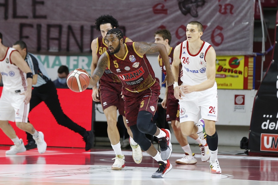 L'Umana Reyer Venezia prosegue la risalita: Allianz Pallacanestro Trieste sconfitta