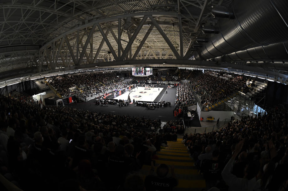  9.000 spettatori alla Segafredo Arena per il big match tra Virtus Bologna e A|X Armani Exchange Milano