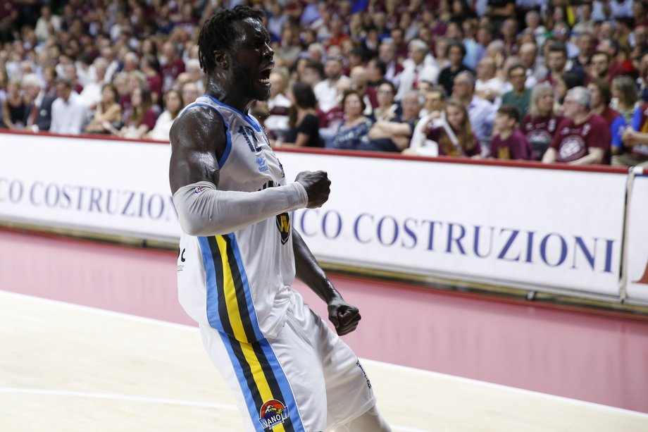 La Vanoli passa in vantaggio espugnando Venezia per la prima volta nella sua storia. La scoperta di Gazzotti (100 presenze in A con la maglia di Cremona) e Mathiang alla quarta 'doppia doppia' di questi playoff