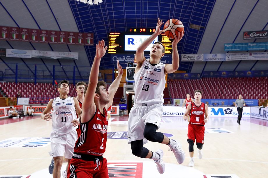Next Gen Cup: Dolomiti Energia Trentino in volata sull'Alma Trieste
