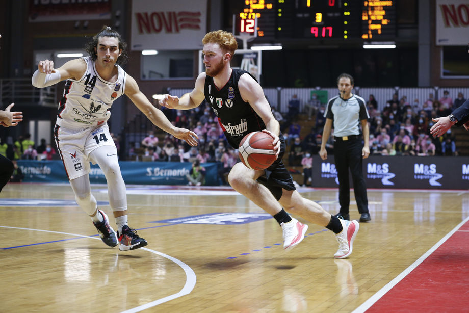 Semifinali Frecciarossa Final Eight: alle 21 Bertram Tortona e Virtus Segafredo Bologna si sfidano per la terza volta in stagione