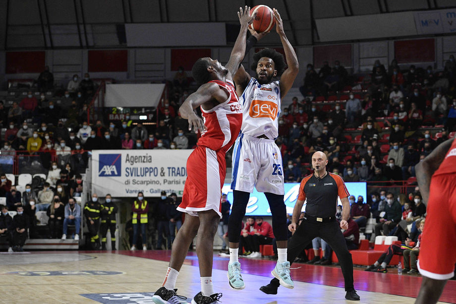 Jason Rich sigla a Varese la miglior prova stagionale per un giocatore della GeVi Napoli (31 punti)