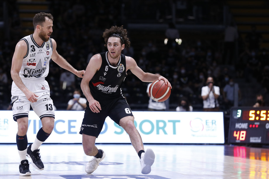 Virtus Bologna, è il terzo scudetto della storia vinto contro l'Olimpia Milano